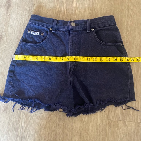 Vintage high waisted cutoff shorts - Picture 4 of 10